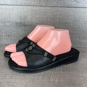 Minnetonka sz 8 black leather sandals slides braided accents
